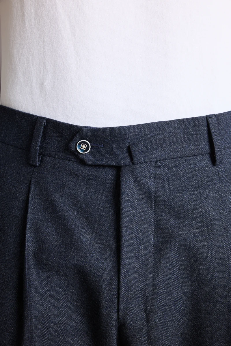 Pantalon à pinces flanelle chevron bleu marine