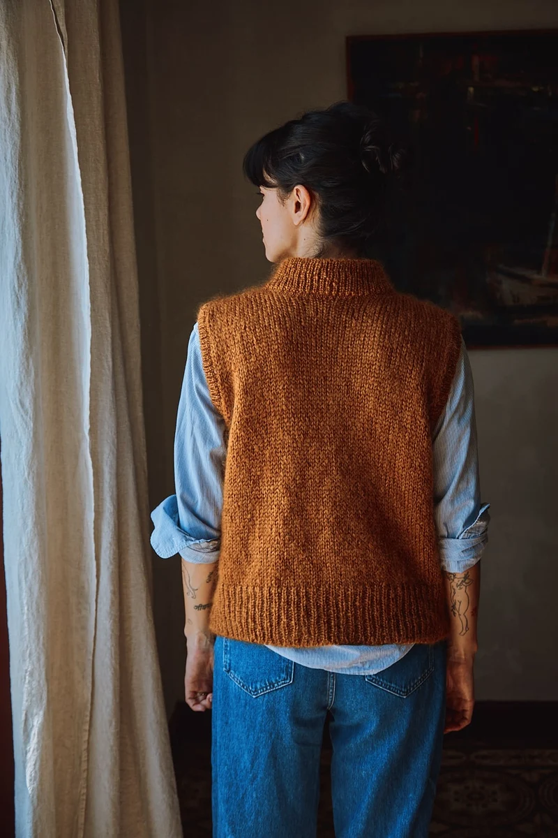 FRIDA Sleeveless Cardigan in Mohair and Silk - Amber