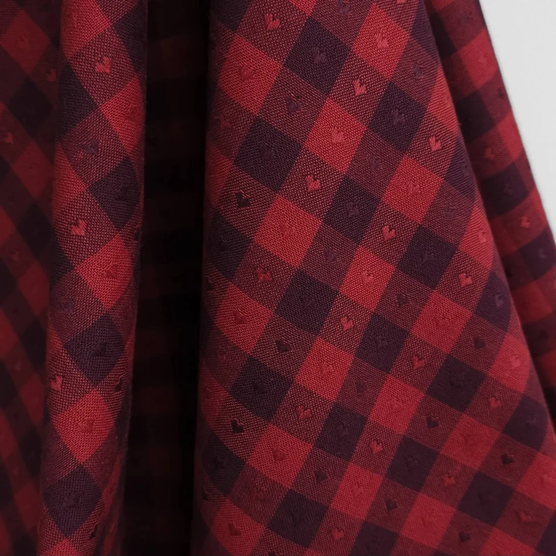 Tissé Teint | 100% Coton | Queen of Hearts | Cœurs Vichy | Maraschino | Fableism | 135 cm | Fin De Rouleau
