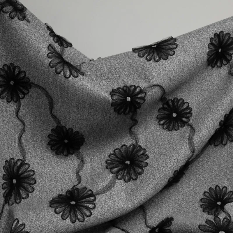Tissu feutré avec ornements floraux | Gris & Noir | Deadstock de designer