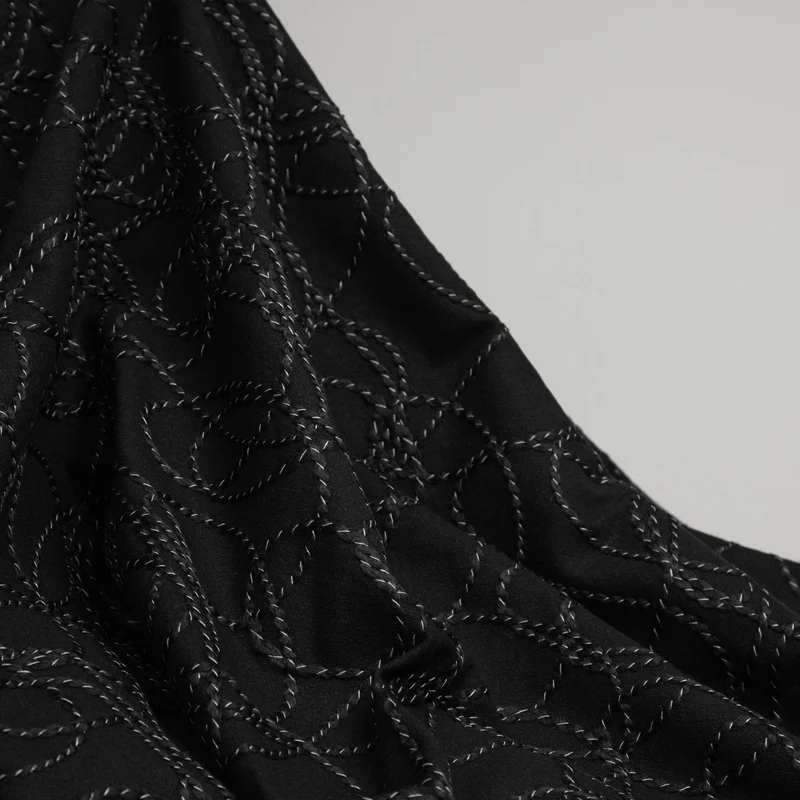 Tissu feutré texturé | Ornement en cordon en relief | Noir | Deadstock de designer