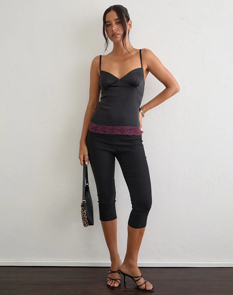 Haut Camara en satin noir avec bordure en dentelle bordeaux