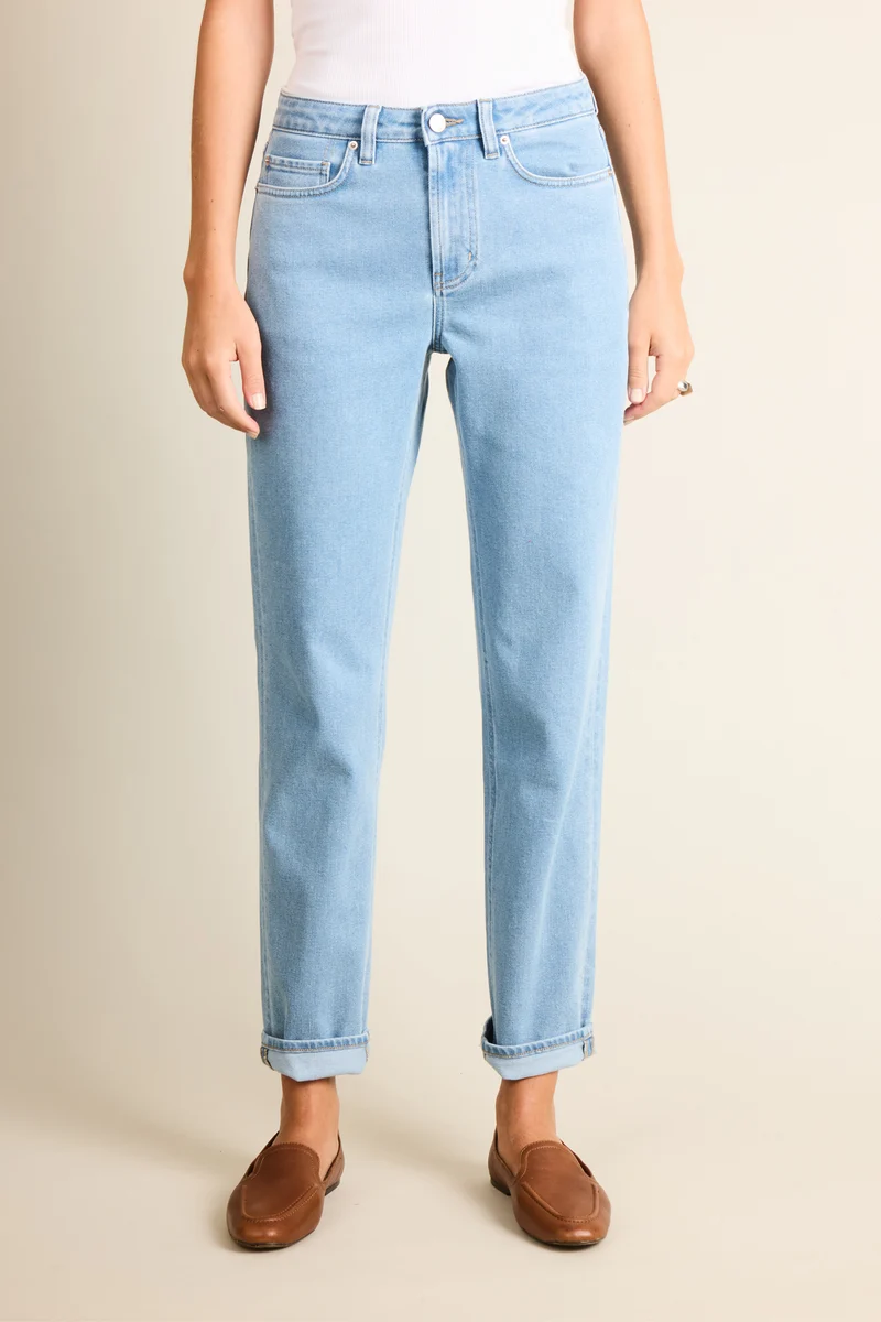 Jean girlfriend bleached