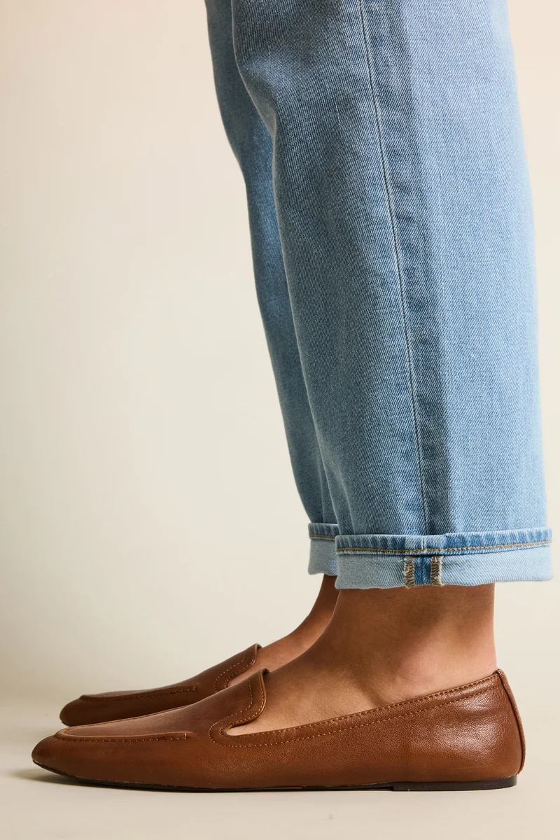 Jean girlfriend bleached