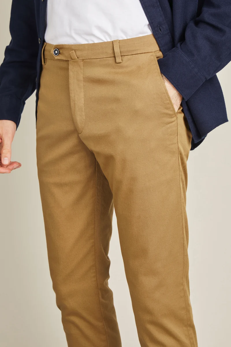 Chino beige foncé