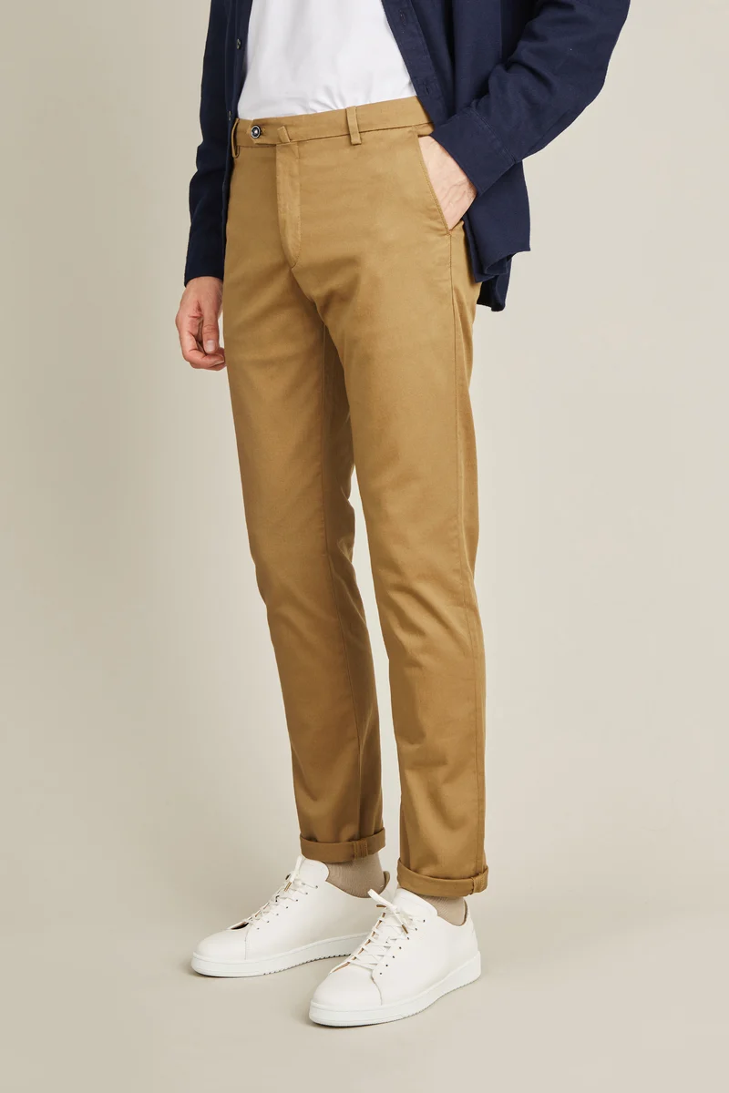 Chino beige foncé
