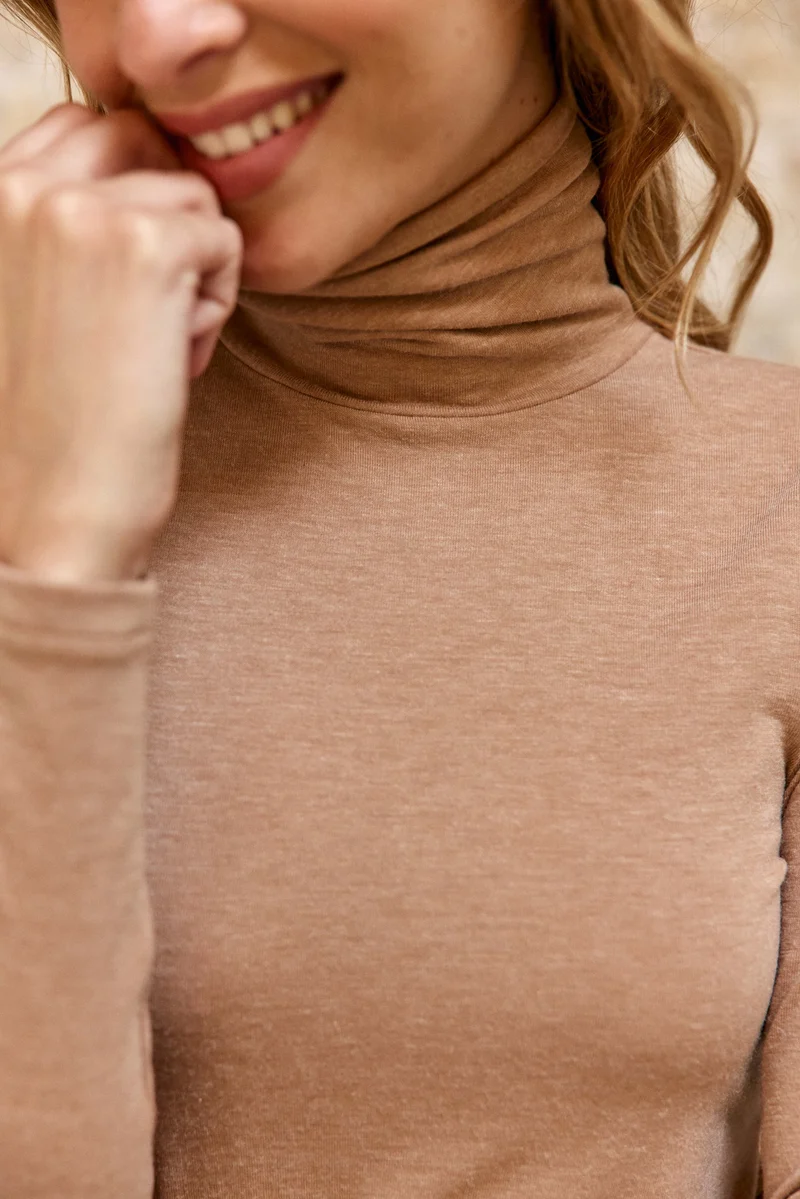 Tova – T-shirt col roulé