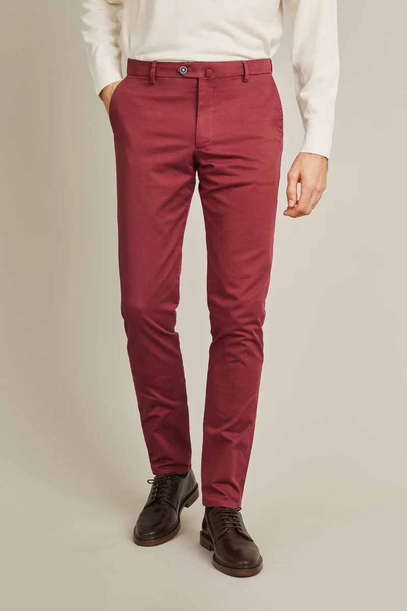 Chino bordeaux foncé