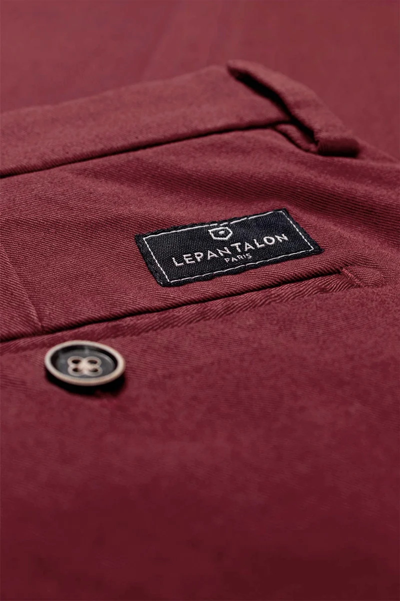 Chino bordeaux foncé