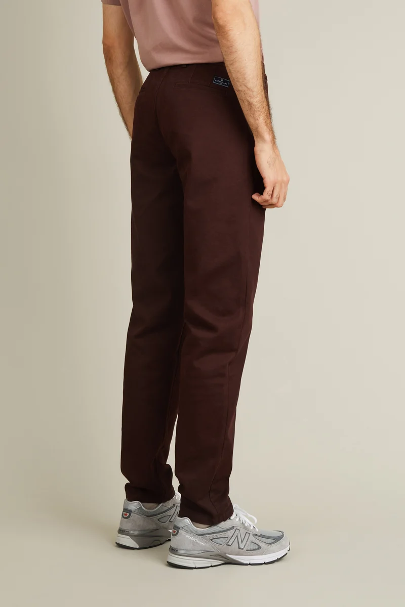 Chino droit bordeaux