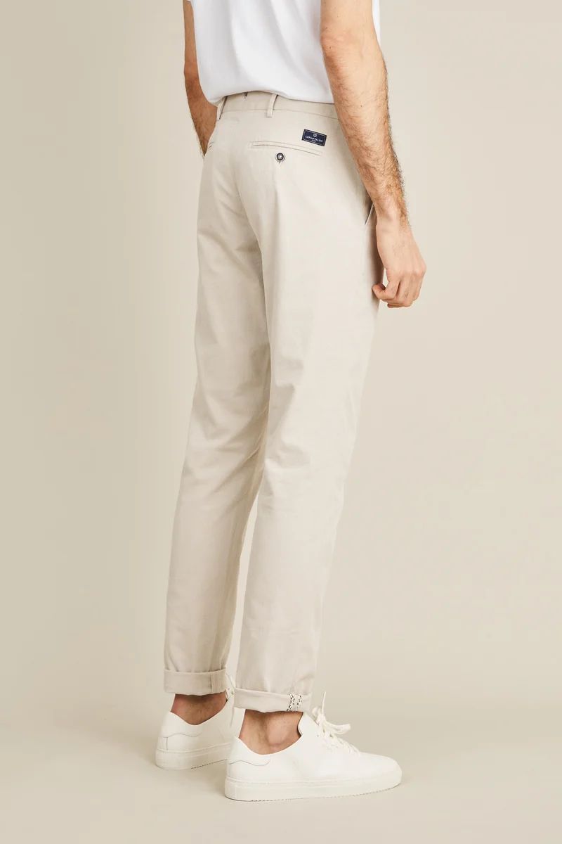 Chino aérien beige