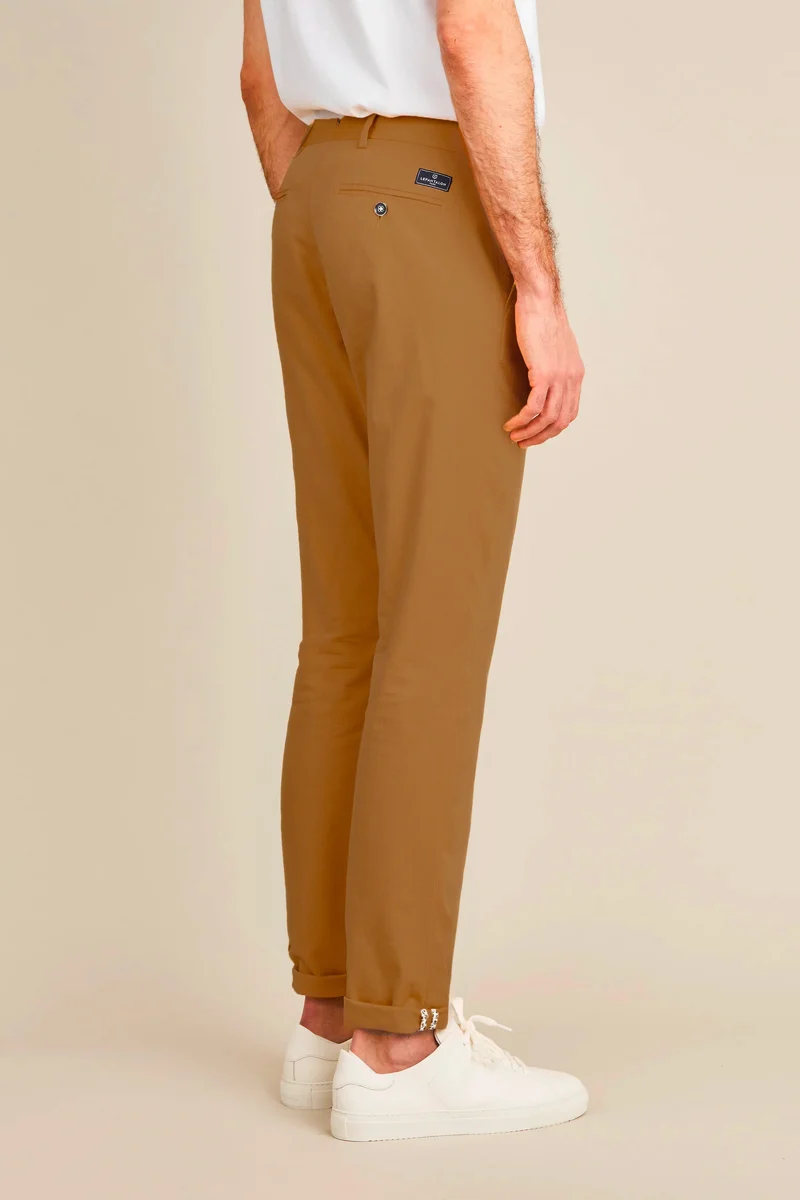 Chino aérien cognac