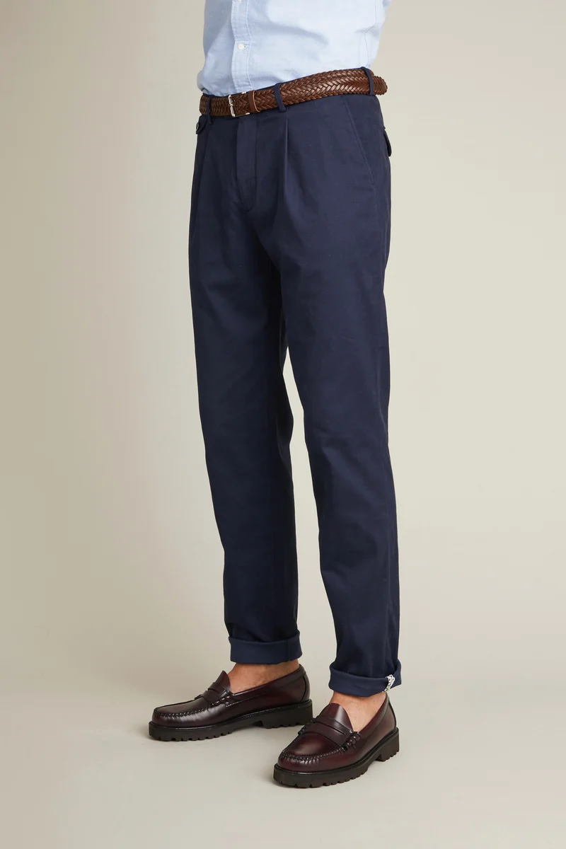 Chino à pinces marine