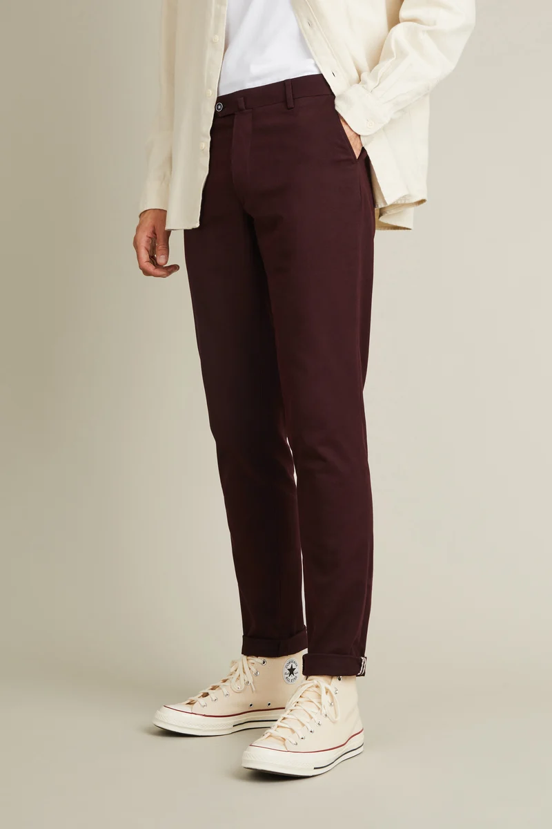Chino texturé bordeaux