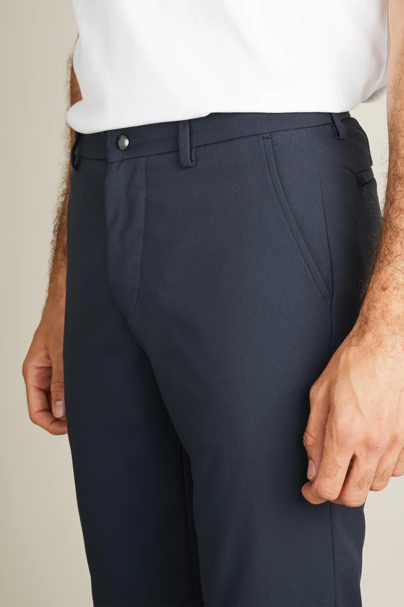 Chino technique bleu marine