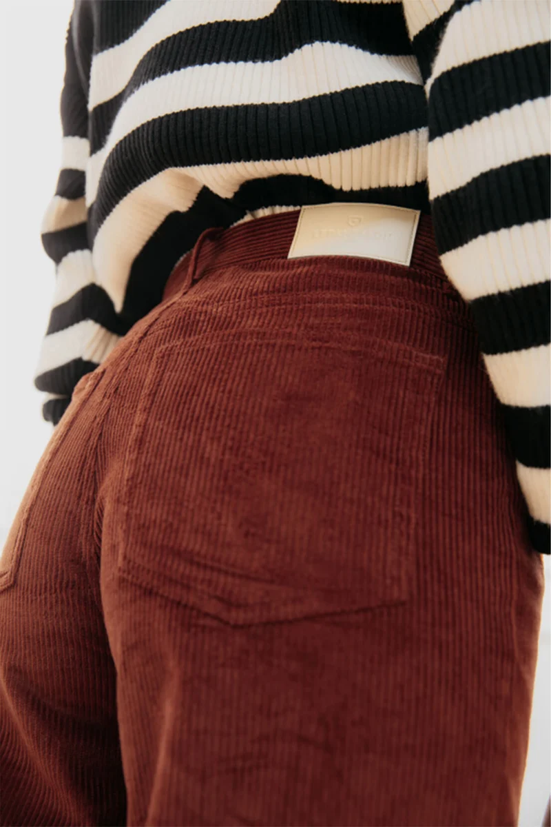 Pantalon en velours droit rouge brique