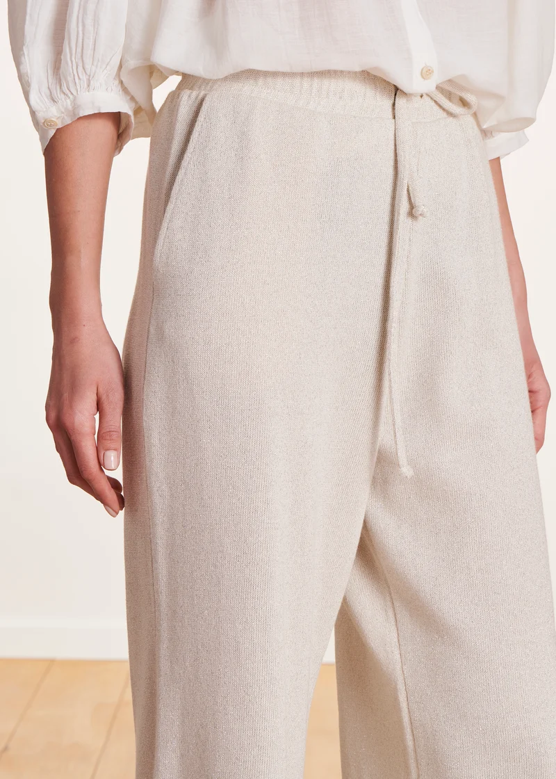 Pantalon large écru en maille à taille élastiquée