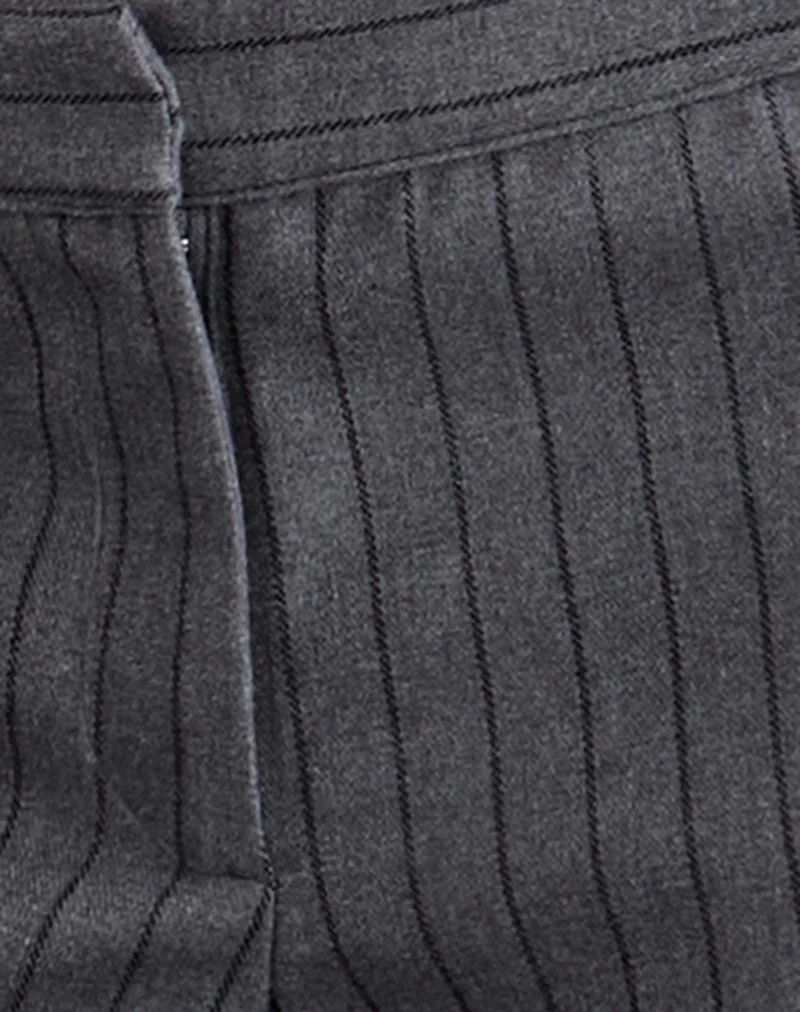 Ganta Slim Trouser in Pinstripe Charcoal (pantalon slim à rayures)
