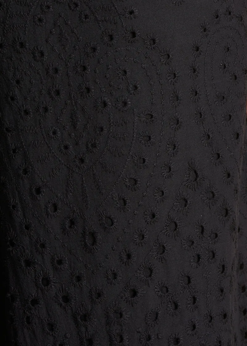 Pantalon noir en broderie anglaise