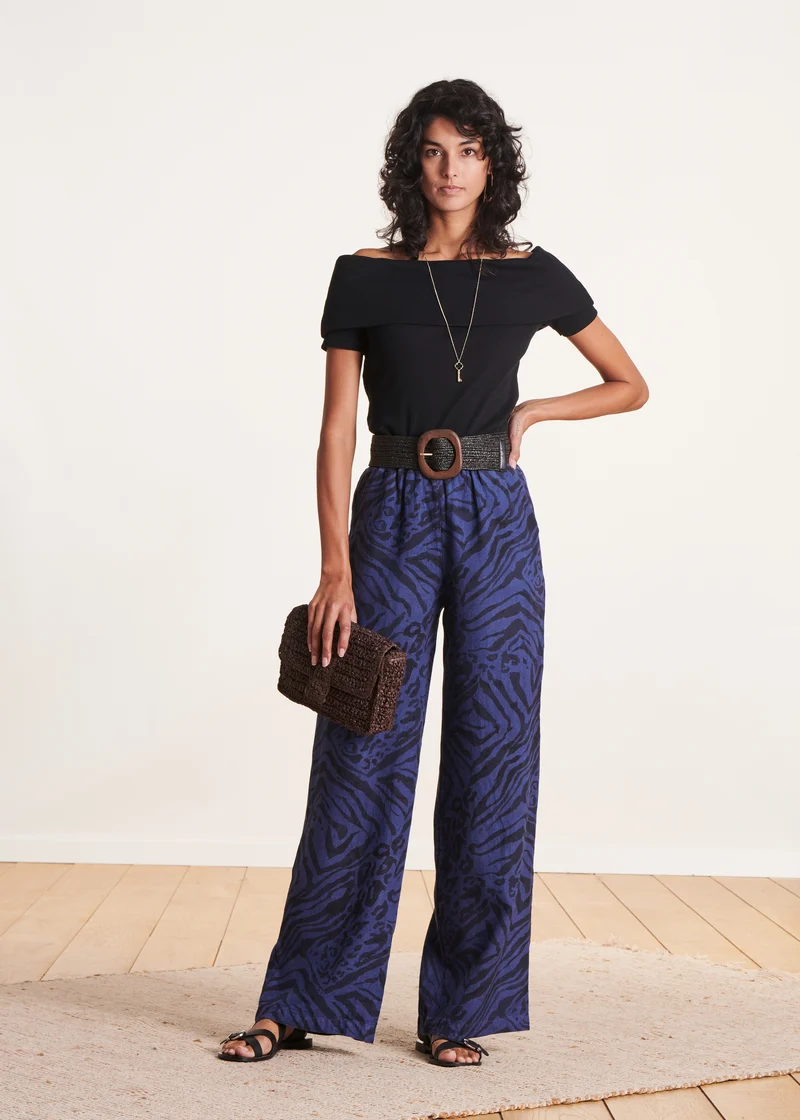 Pantalon large bleu en lin à imprimé animalier