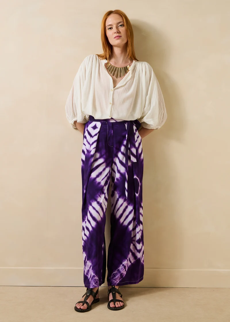 Pantalon large violet à imprimé ceinturé