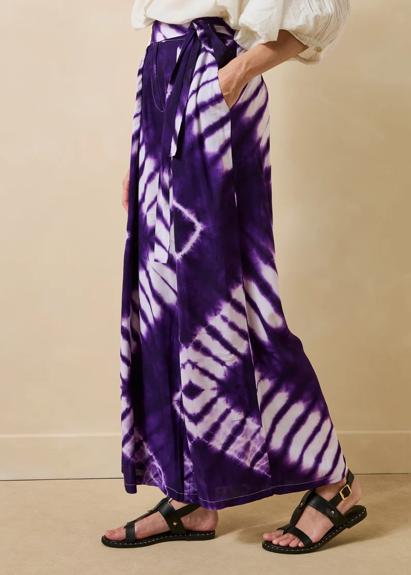 Pantalon large violet à imprimé ceinturé