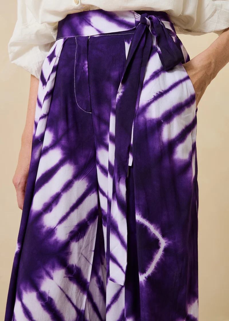 Pantalon large violet à imprimé ceinturé
