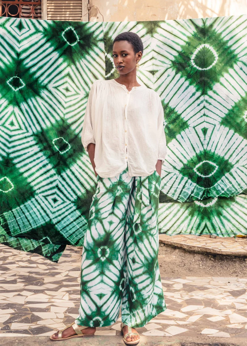 Pantalon large vert à imprimé ceinturé