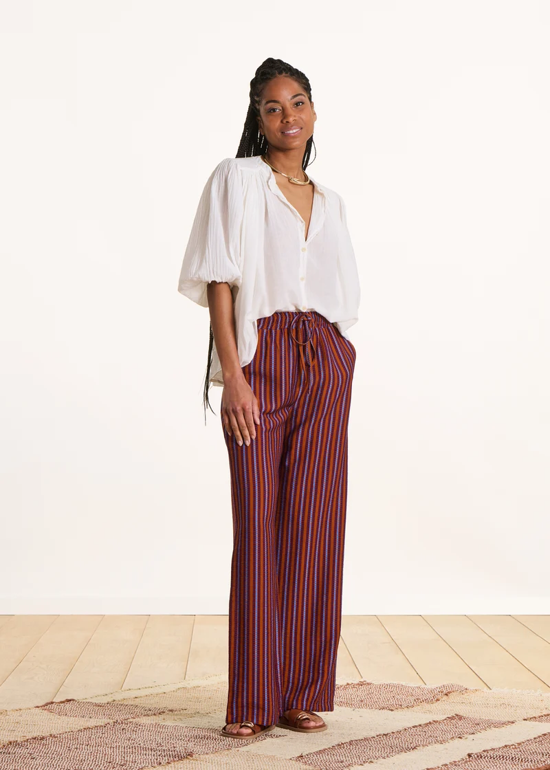 Pantalon large violet et orange rayé