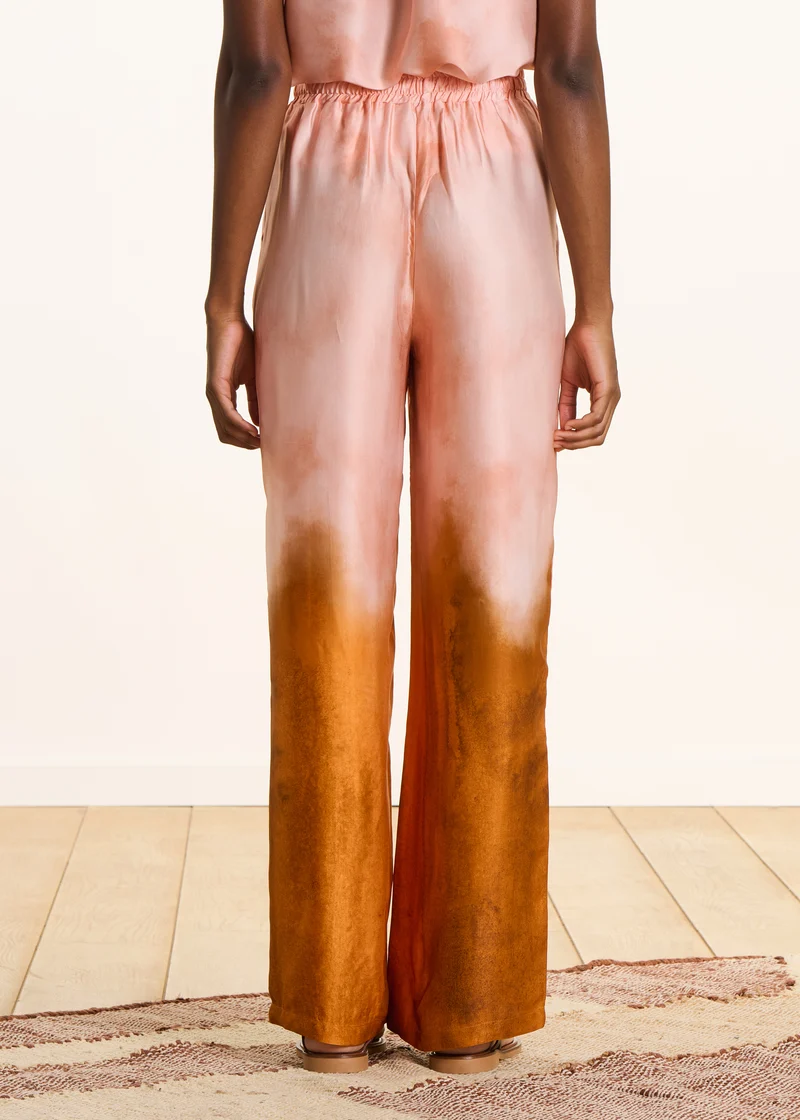 Pantalon large rose en satin imprimé tie & dye