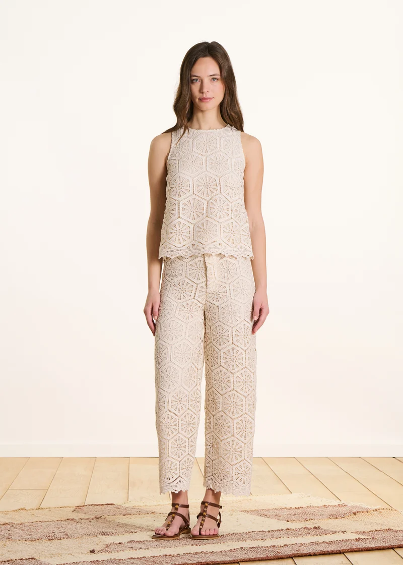Pantalon droit écru en dentelle taille haute