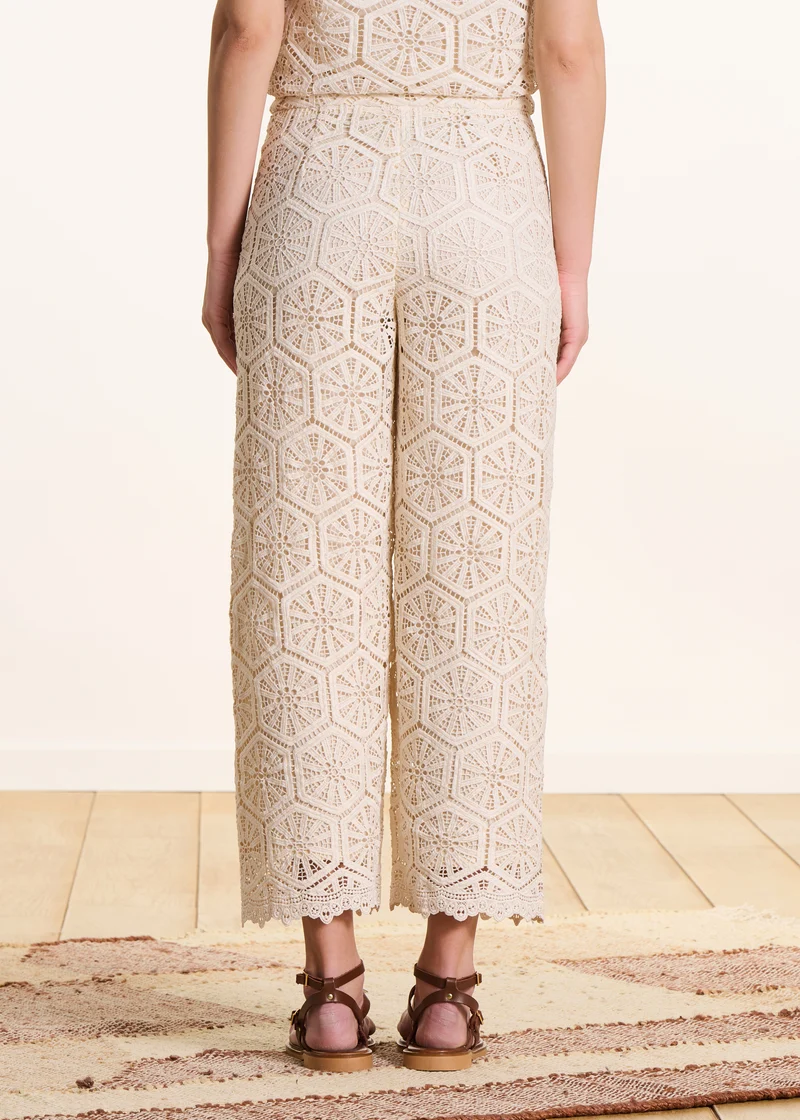 Pantalon droit écru en dentelle taille haute