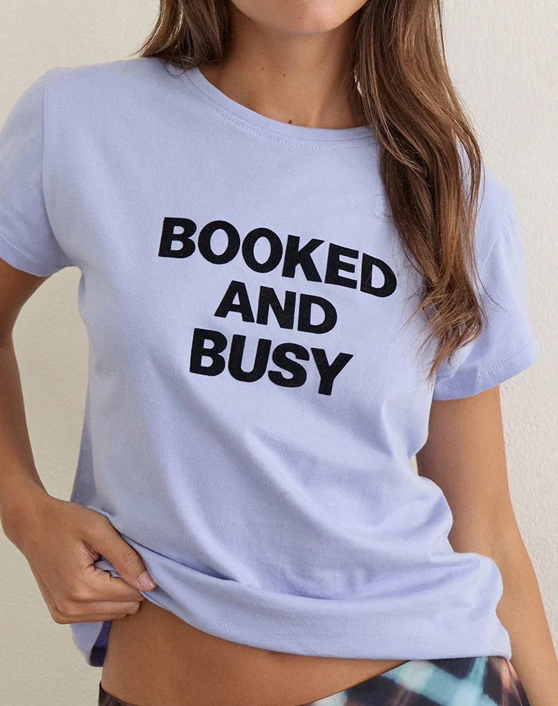 T-shirt ample Clio, couleur lilas, avec le slogan « Booked and Busy »