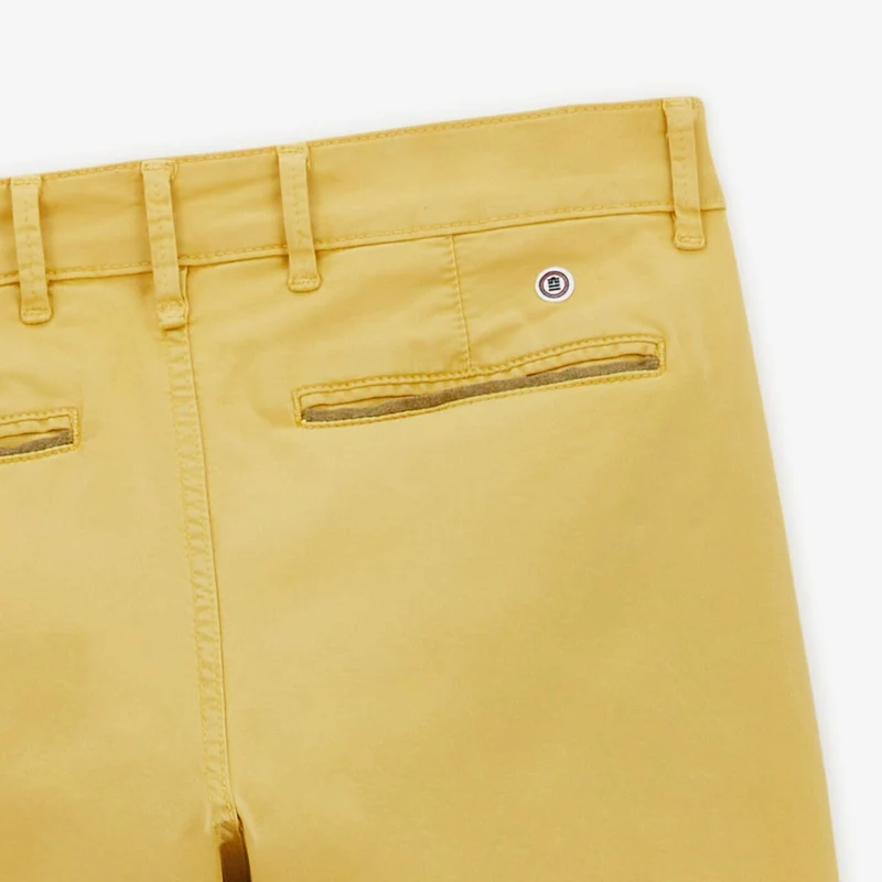 Chino 702 coupe droite confort or