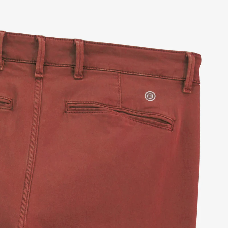 Chino 702 en coton coupe confort rouge rouille