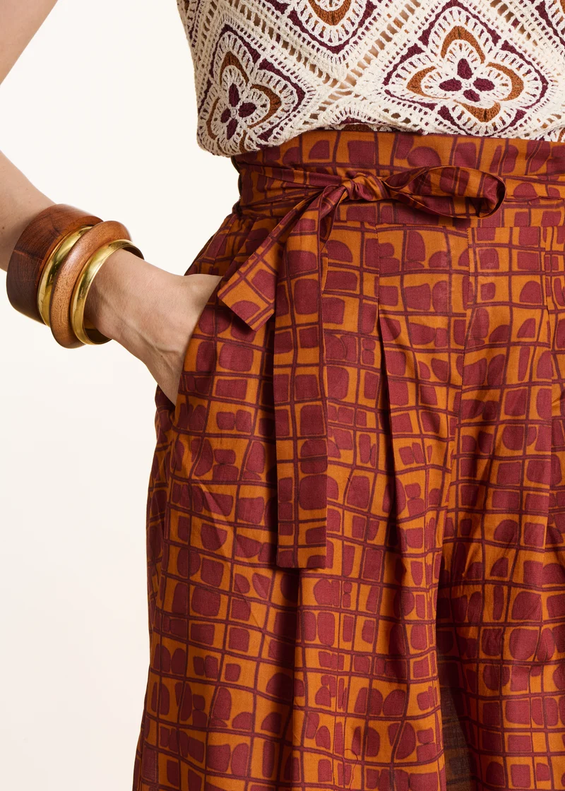Pantalon 7/8ème imprimé graphique marron et orange