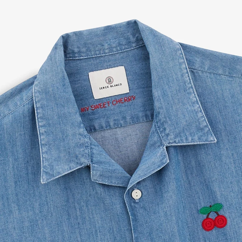 Chemise Caracas avec broderie cerise bleu denim
