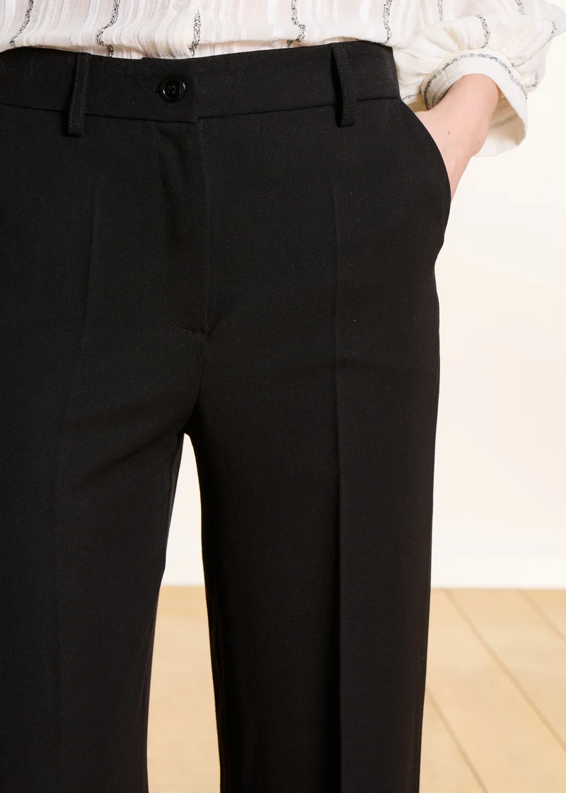 Pantalon uni noir droit