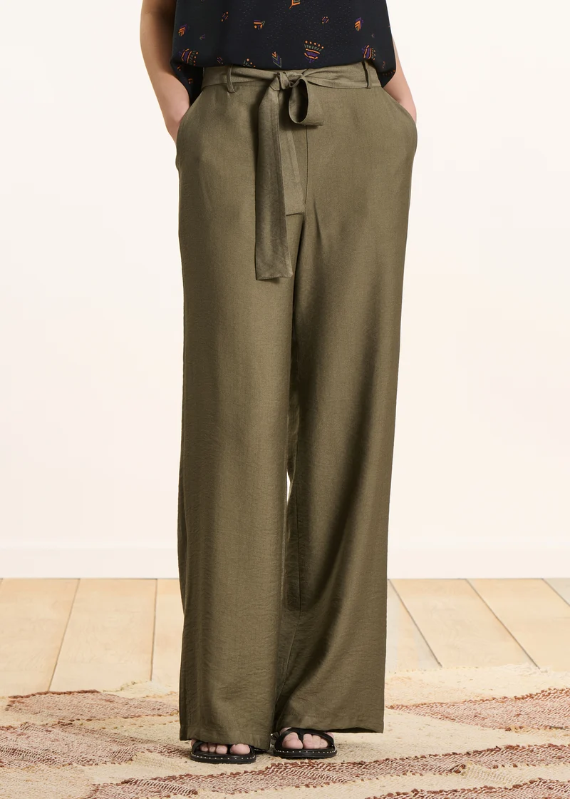 Pantalon droit kaki fluide ceinturé