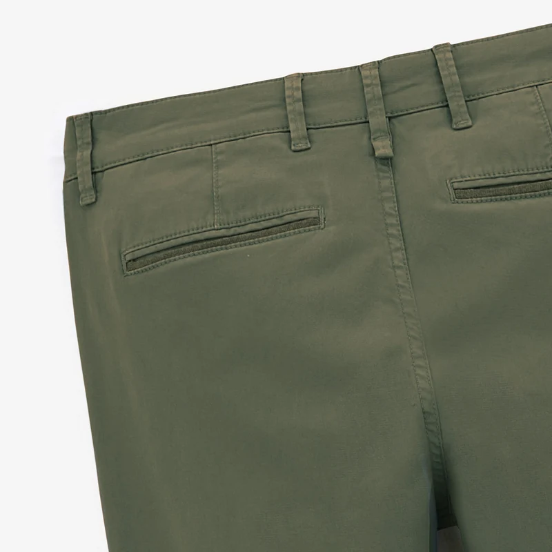 Chino 702 coupe droite confort vert militaire en coton