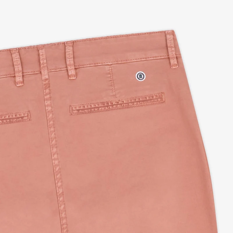 Chino 702 coupe droite confort rose skin