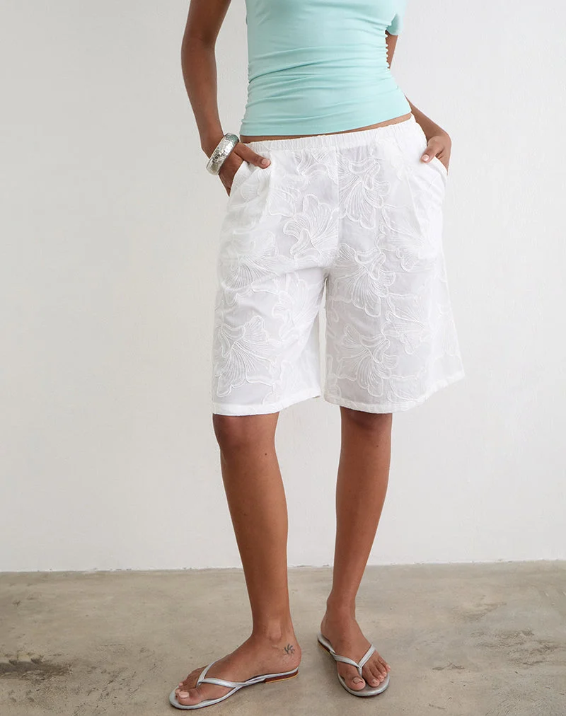Short longline Ennea, modèle « Broderie White »