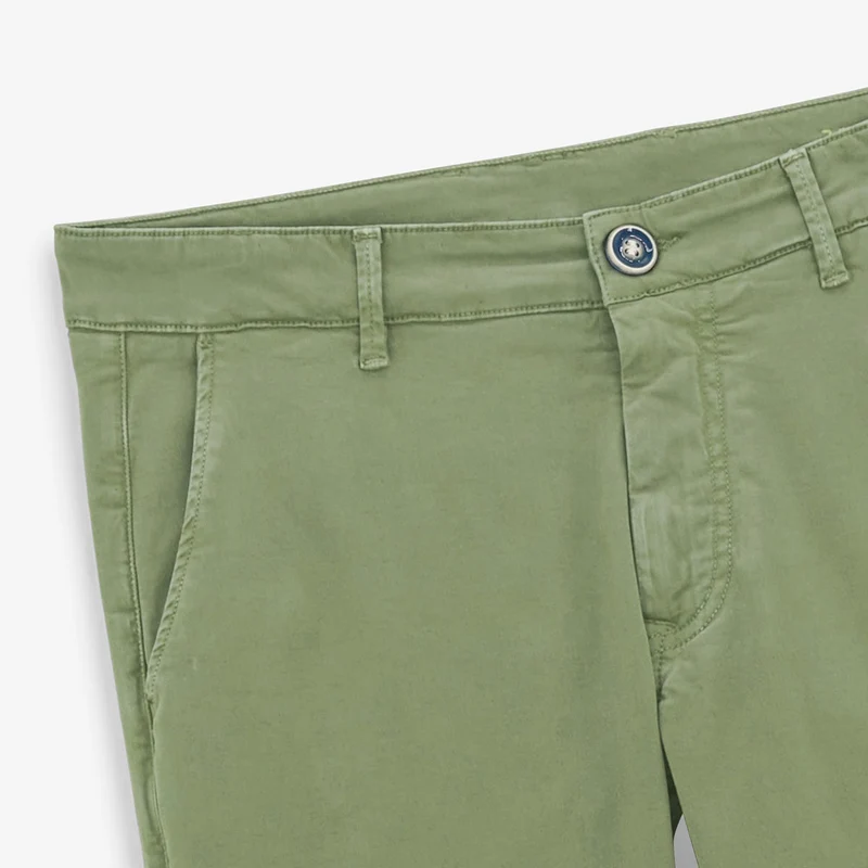 Chino 702 coupe droite confort vert militaire