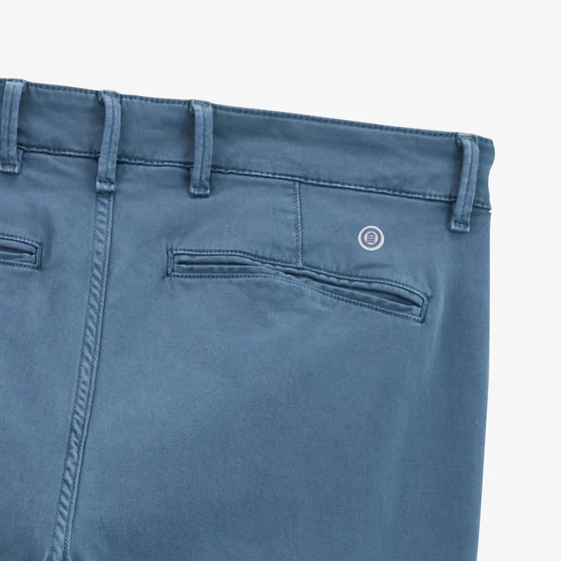 Chino 702 en coton coupe confort bleu céruléen