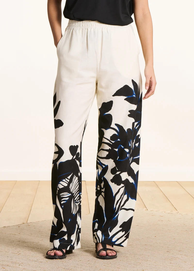 Pantalon écru fluide à imprimé floral noir