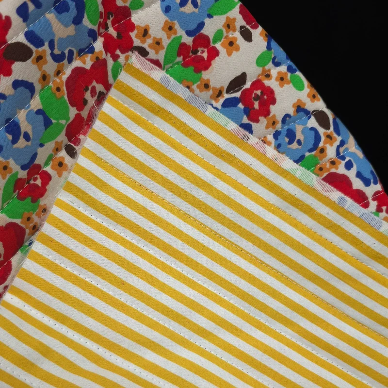 Tissu matelassé réversible en coton | Floral & rayures jaunes