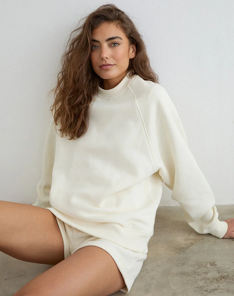 Pull Jorai, couleur « Winter White », avec broderie « M » ton sur ton