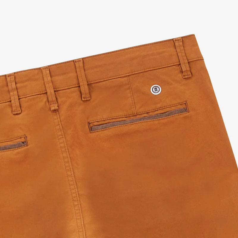 Chino 702 coupe droite confort noisette