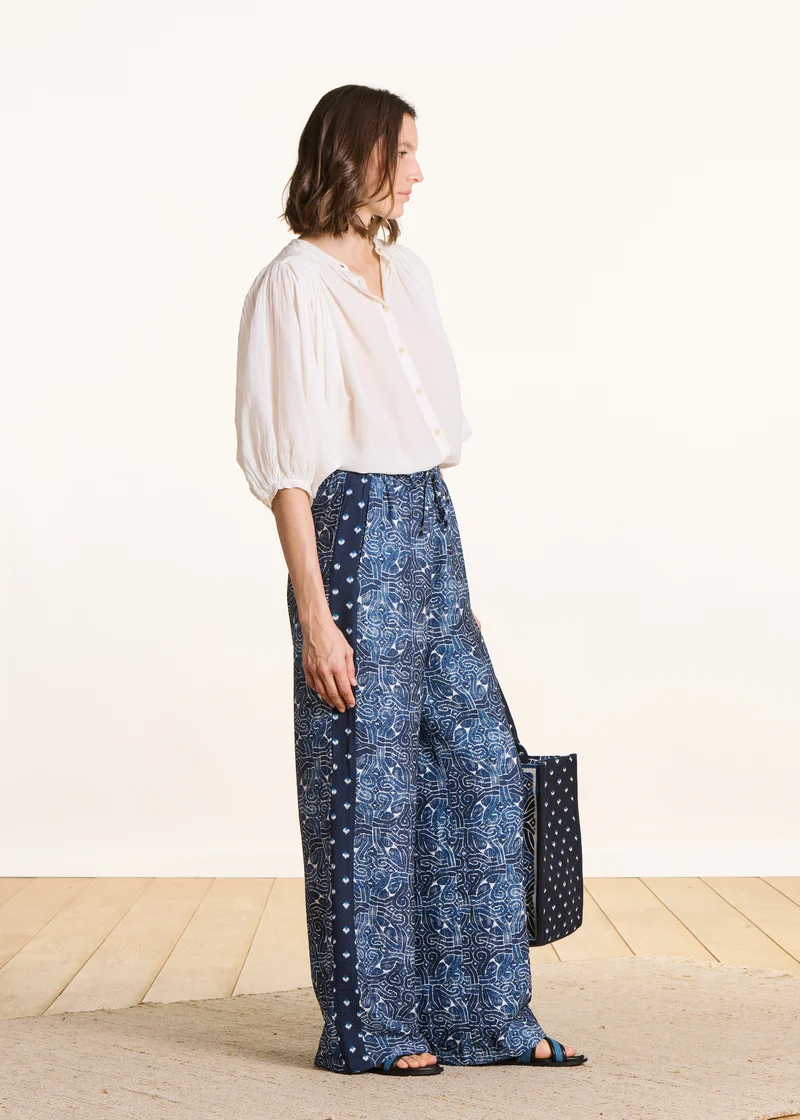 Pantalon large bleu patchwork imprimés