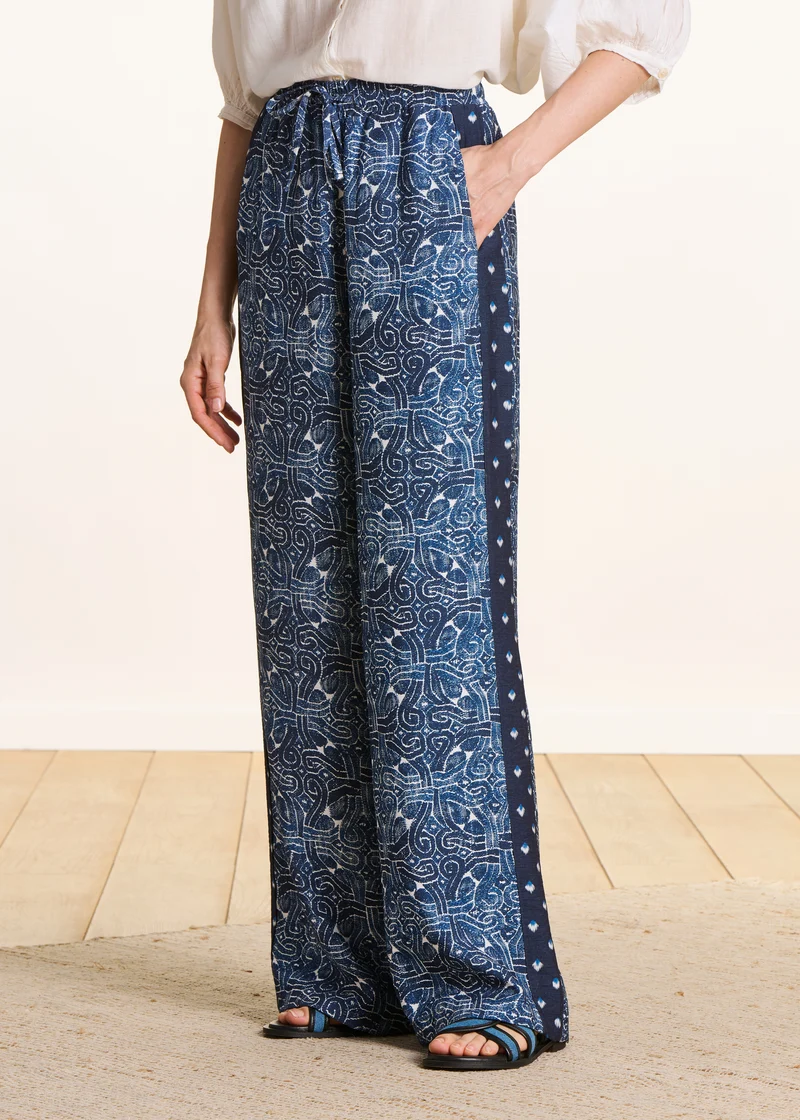 Pantalon large bleu patchwork imprimés